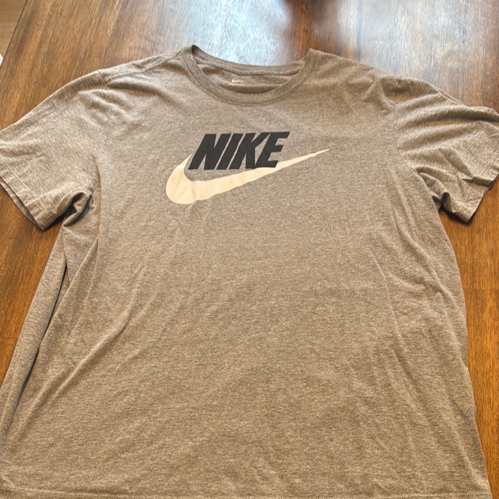 Nike Gray Short Sleeve Tee with Iconic Swoosh